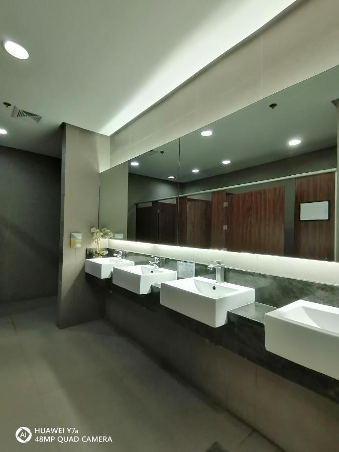 The Beacon Makati Staycation Suites Manila Zewnętrze zdjęcie